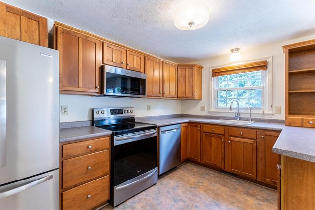 62 Lochmere Lane, Nashua, NH 03063