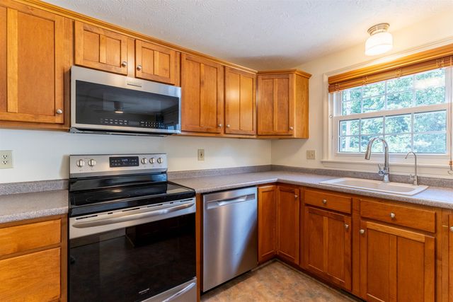 62 Lochmere Lane, Nashua, NH 03063