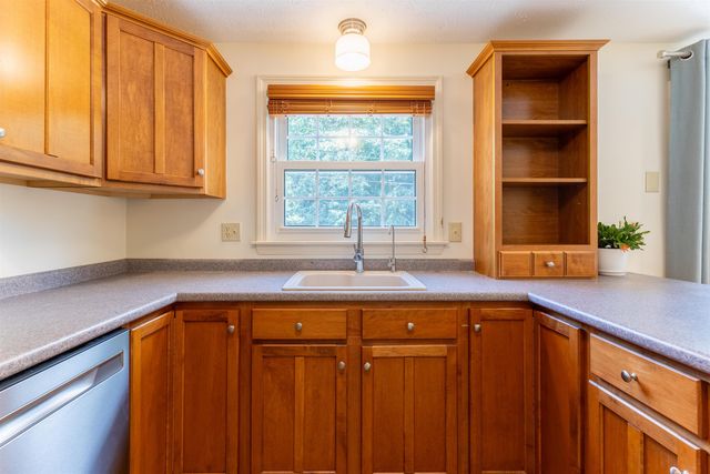 62 Lochmere Lane, Nashua, NH 03063