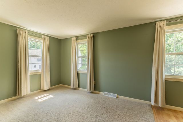 62 Lochmere Lane, Nashua, NH 03063