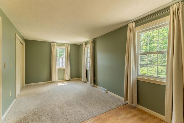 62 Lochmere Lane, Nashua, NH 03063