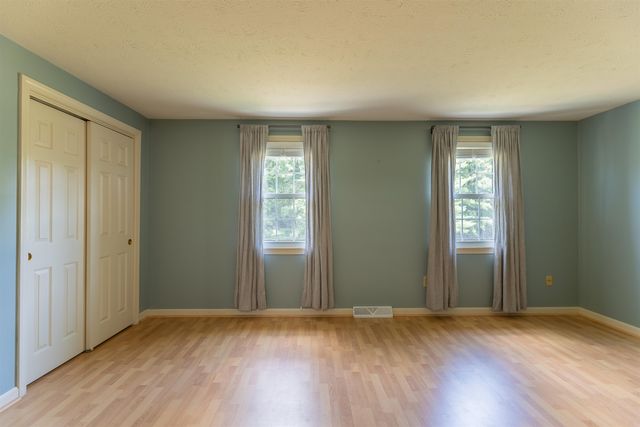 62 Lochmere Lane, Nashua, NH 03063
