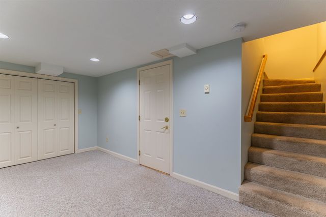 62 Lochmere Lane, Nashua, NH 03063