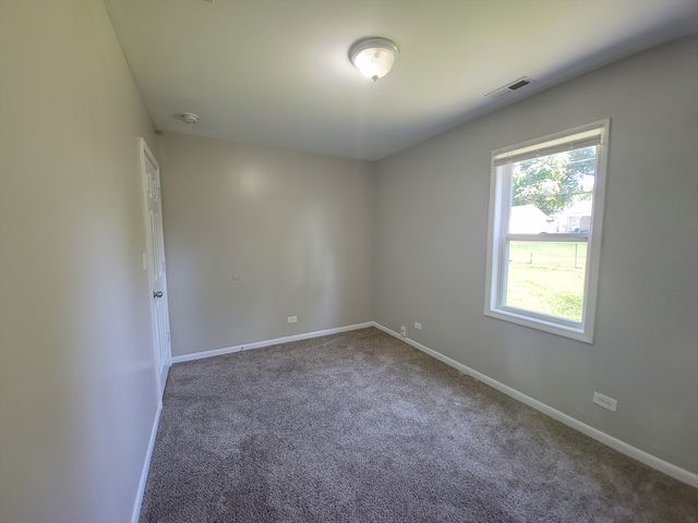 121 Highmoor Drive, Round Lake Park, IL 60073