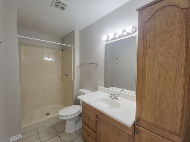 121 Highmoor Drive, Round Lake Park, IL 60073