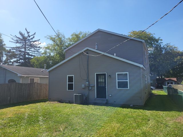 121 Highmoor Drive, Round Lake Park, IL 60073