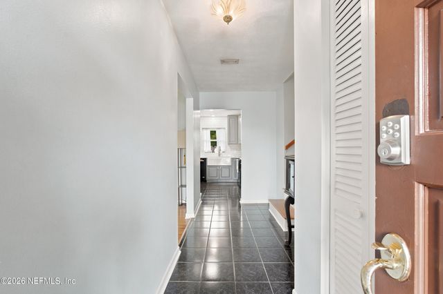 5922 TRIUMPH Lane W, Jacksonville, FL 32244