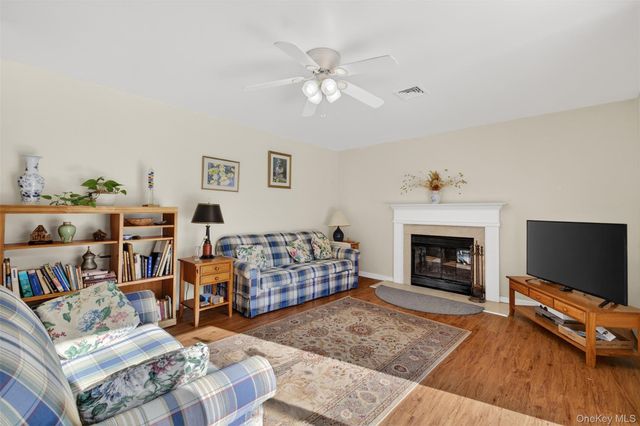 6 Jill Marie Circle, Wallkill, NY 12589