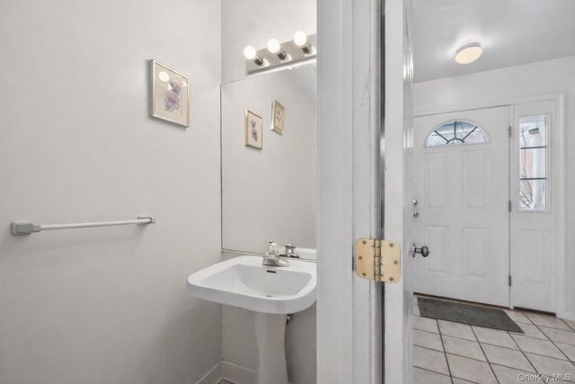 6 Jill Marie Circle, Wallkill, NY 12589