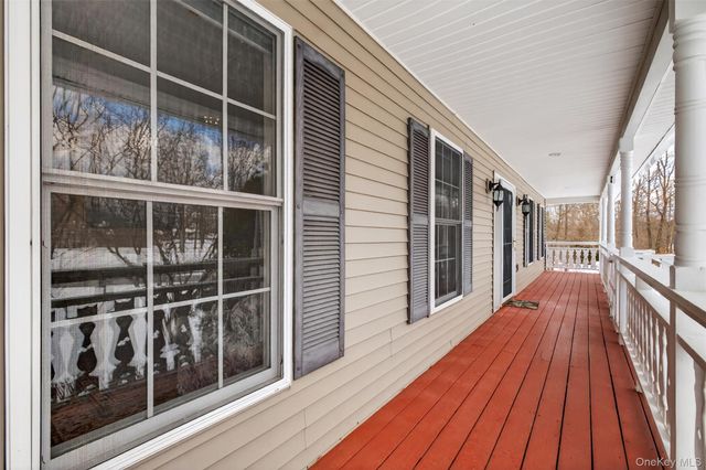 6 Jill Marie Circle, Wallkill, NY 12589