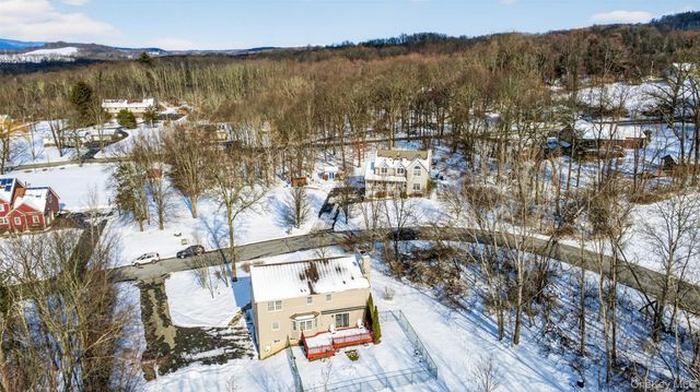 6 Jill Marie Circle, Wallkill, NY 12589