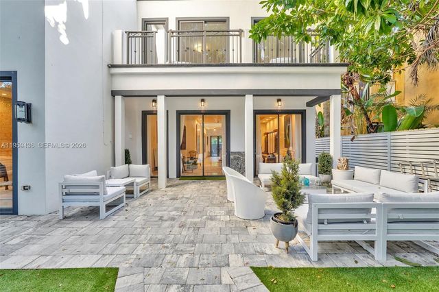 3675 Loquat Ave, Miami, FL 33133