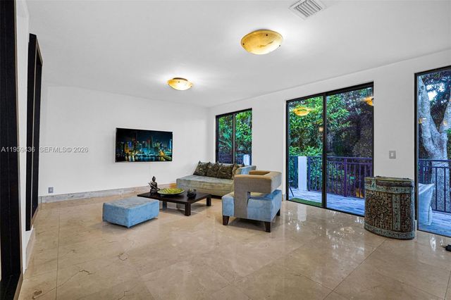 3675 Loquat Ave, Miami, FL 33133