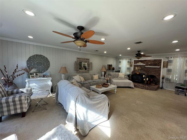 7 Kingston Road, Mount Sinai, NY 11766