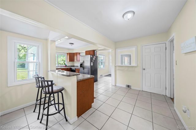 21700 W 13 MILE Road, Beverly Hills, MI 48025