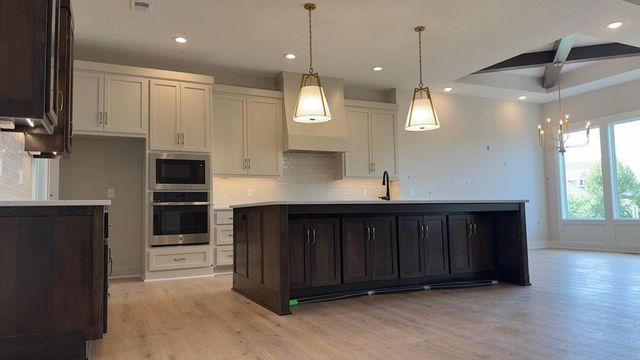 13037 W 174th Place, Overland Park, KS 66221