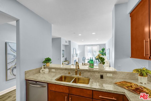 14412 Killion Street 205, Sherman Oaks, CA 91401