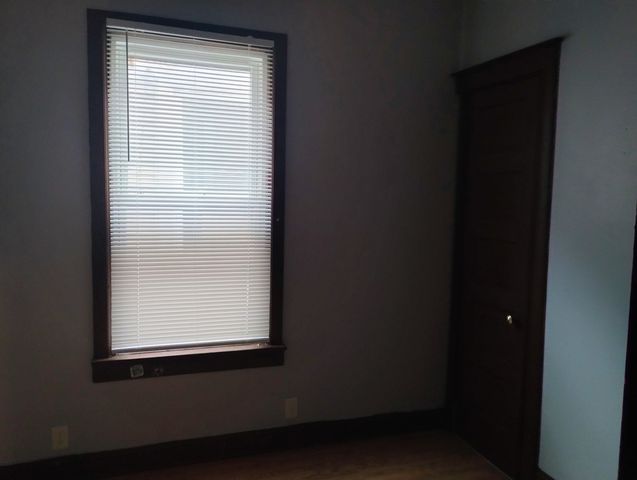 7939 S Burnham Avenue, Chicago, IL 60617