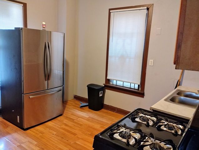 7939 S Burnham Avenue, Chicago, IL 60617