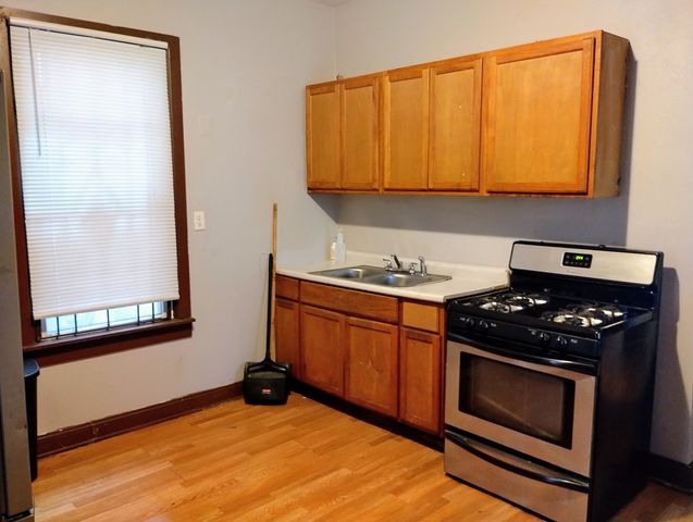 7939 S Burnham Avenue, Chicago, IL 60617