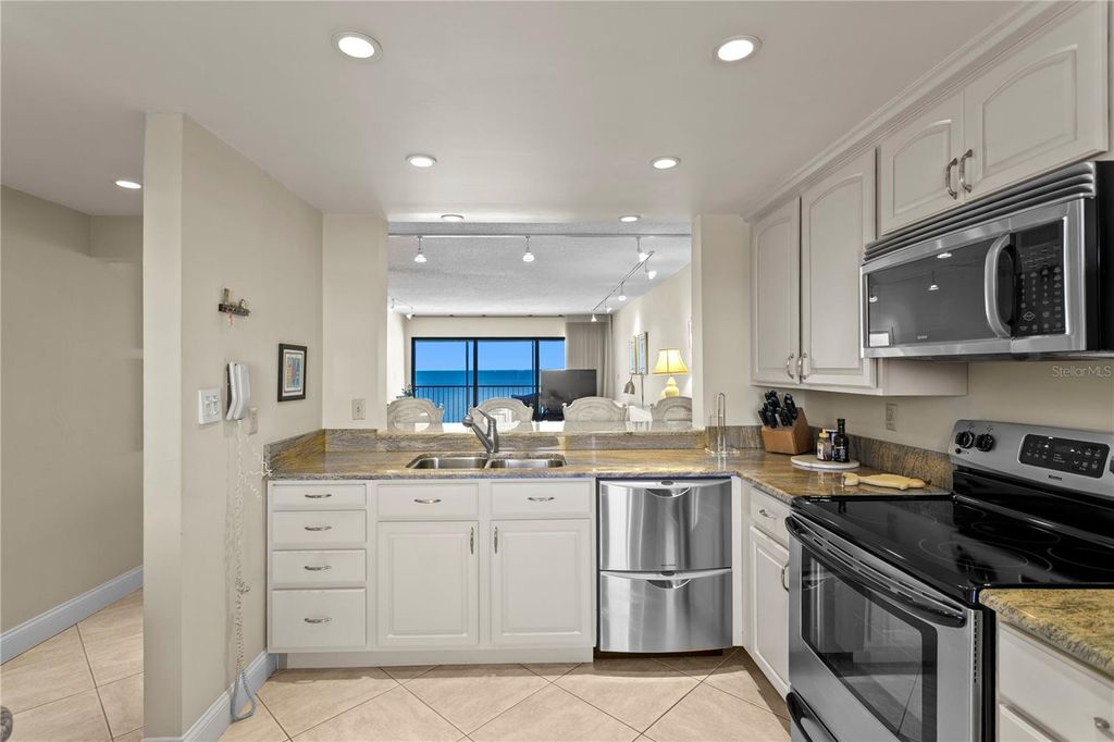 Image 15 of property listing at 14950 GULF BOULEVARD 906, Madeira Beach, FL 33708