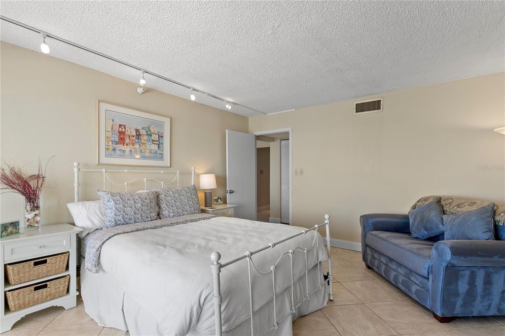 Image 22 of property listing at 14950 GULF BOULEVARD 906, Madeira Beach, FL 33708