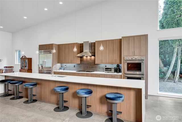 7560 86th Avenue SE, Mercer Island, WA 98040