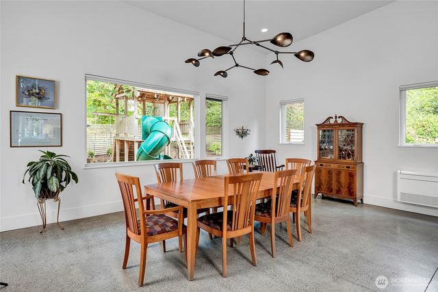 7560 86th Avenue SE, Mercer Island, WA 98040