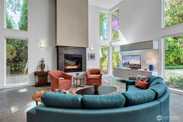 7560 86th Avenue SE, Mercer Island, WA 98040