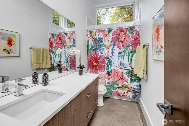 7560 86th Avenue SE, Mercer Island, WA 98040