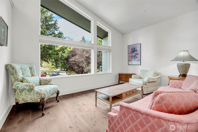 7560 86th Avenue SE, Mercer Island, WA 98040