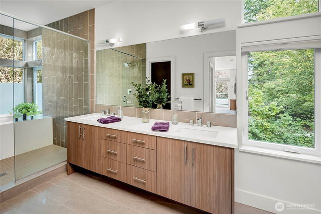 7560 86th Avenue SE, Mercer Island, WA 98040