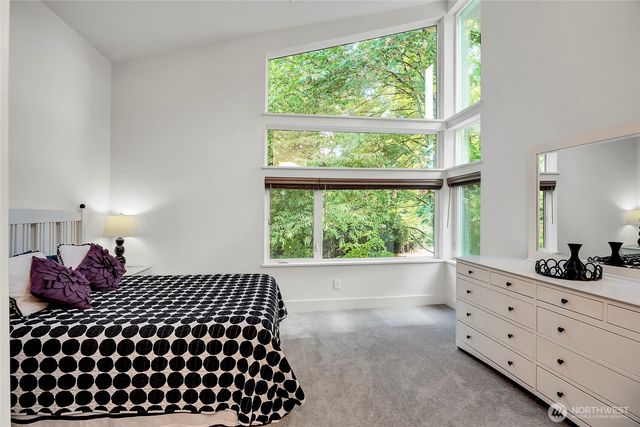 7560 86th Avenue SE, Mercer Island, WA 98040