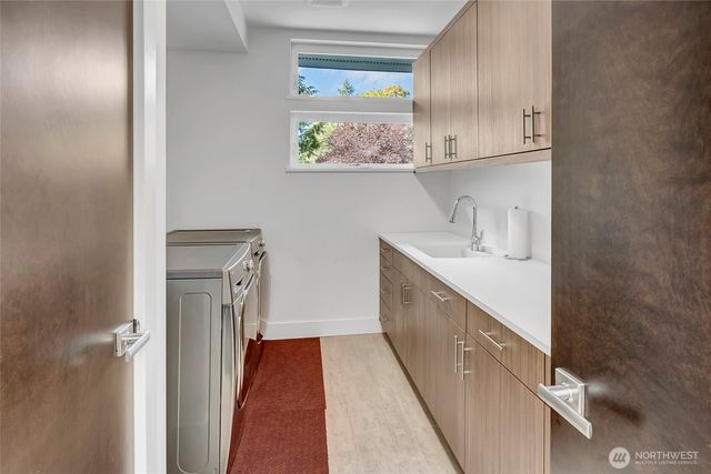 7560 86th Avenue SE, Mercer Island, WA 98040