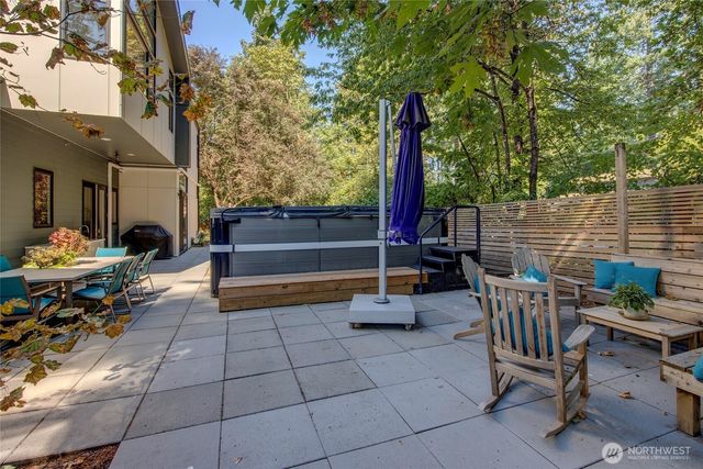 7560 86th Avenue SE, Mercer Island, WA 98040