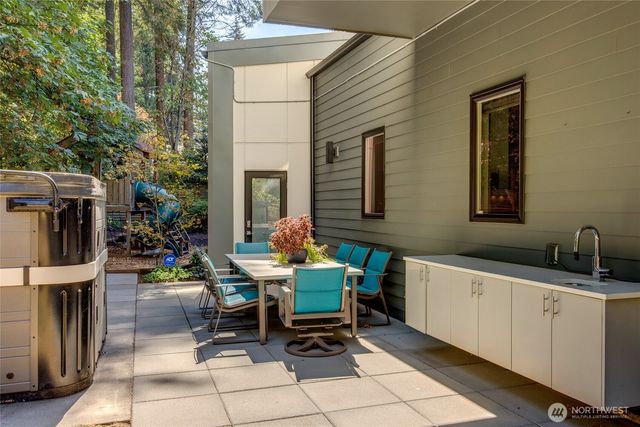 7560 86th Avenue SE, Mercer Island, WA 98040