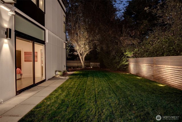 7560 86th Avenue SE, Mercer Island, WA 98040
