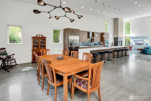 7560 86th Avenue SE, Mercer Island, WA 98040