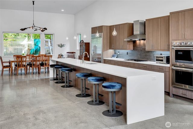 7560 86th Avenue SE, Mercer Island, WA 98040