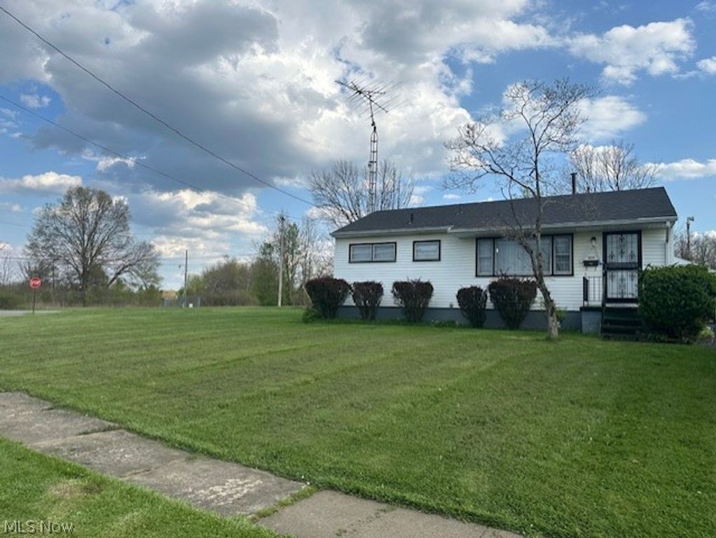 1171 Doris Drive, Hubbard, OH 44425