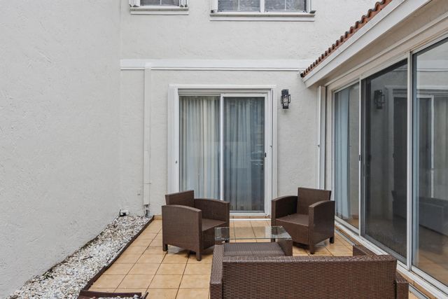 1545 Seagrape Way 1545, Hollywood, FL 33019