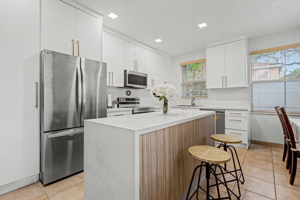 1545 Seagrape Way 1545, Hollywood, FL 33019