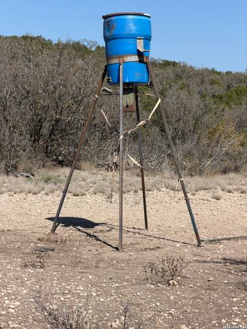 2197 Sd 45340, Rocksprings, TX 78880