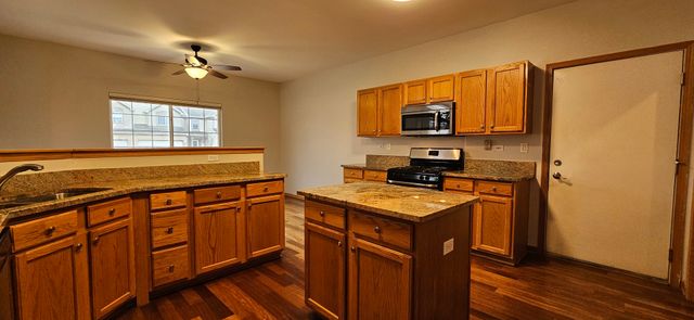 1036 Woodview Court 1036, Aurora, IL 60502