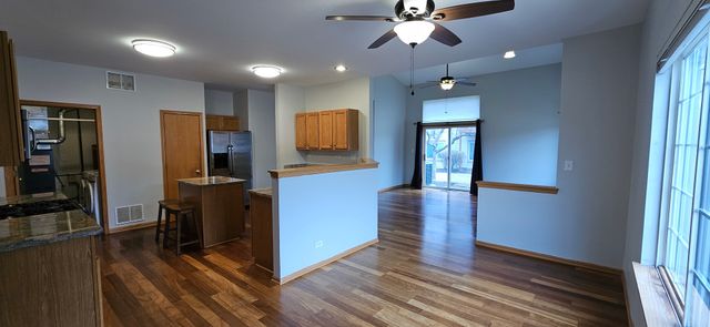 1036 Woodview Court 1036, Aurora, IL 60502