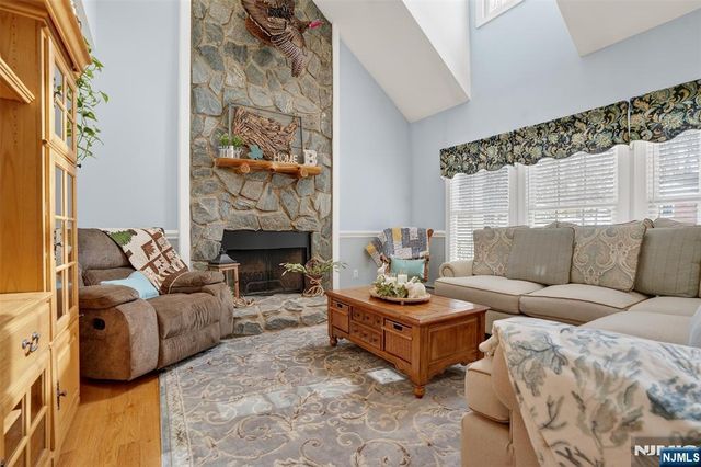 40 Cedar Street, Bloomingdale, NJ 07403