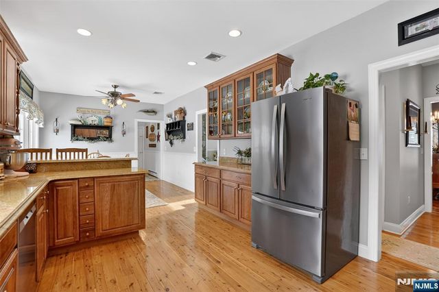 40 Cedar Street, Bloomingdale, NJ 07403