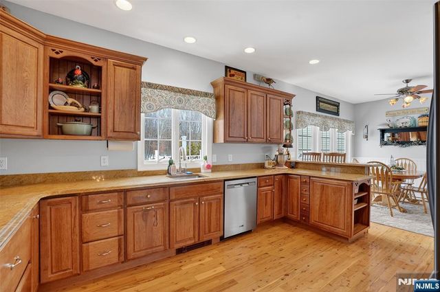 40 Cedar Street, Bloomingdale, NJ 07403