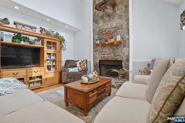 40 Cedar Street, Bloomingdale, NJ 07403