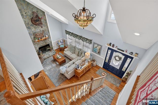 40 Cedar Street, Bloomingdale, NJ 07403